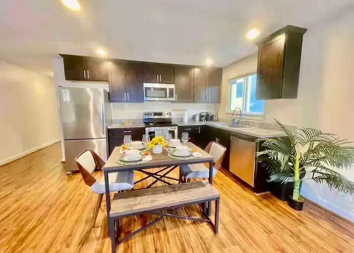 Seattle Luxury 4-Suite Retreat